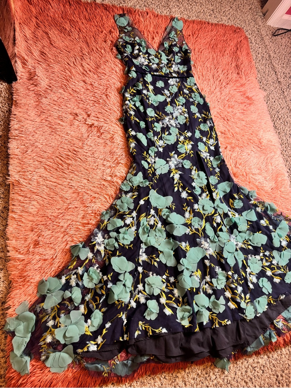 Marchesa Notte Embroidered Floral-appliqué Gown in Navy. Size 0